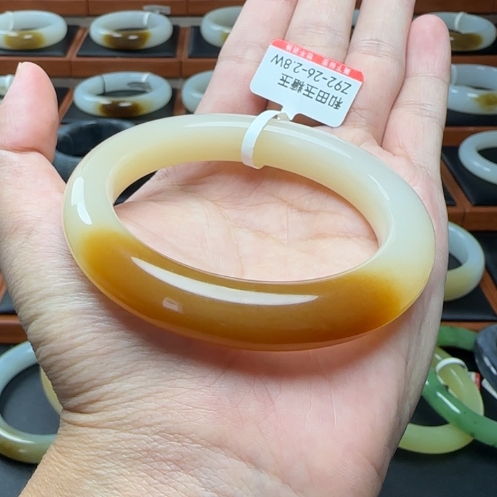 未镶嵌手镯和田玉金山糖粉
