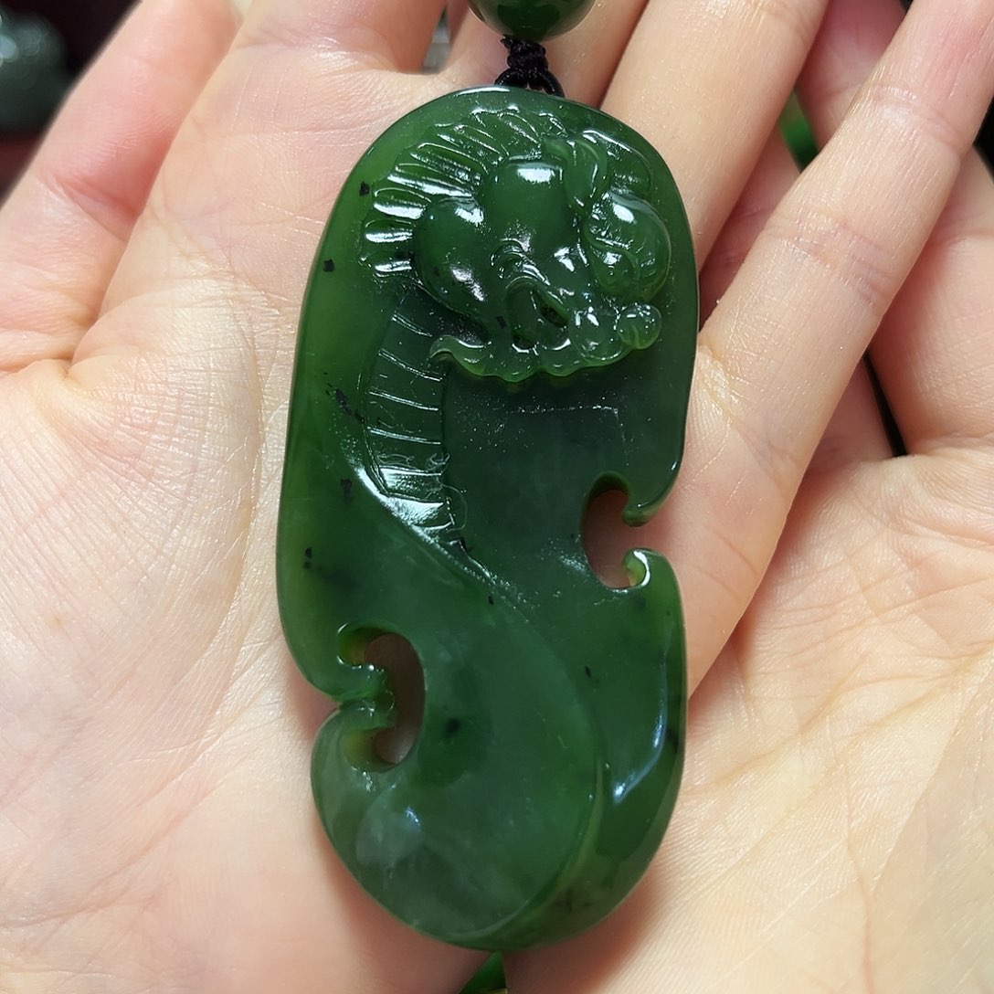 颈饰未镶嵌和田玉（碧玉）吊坠
