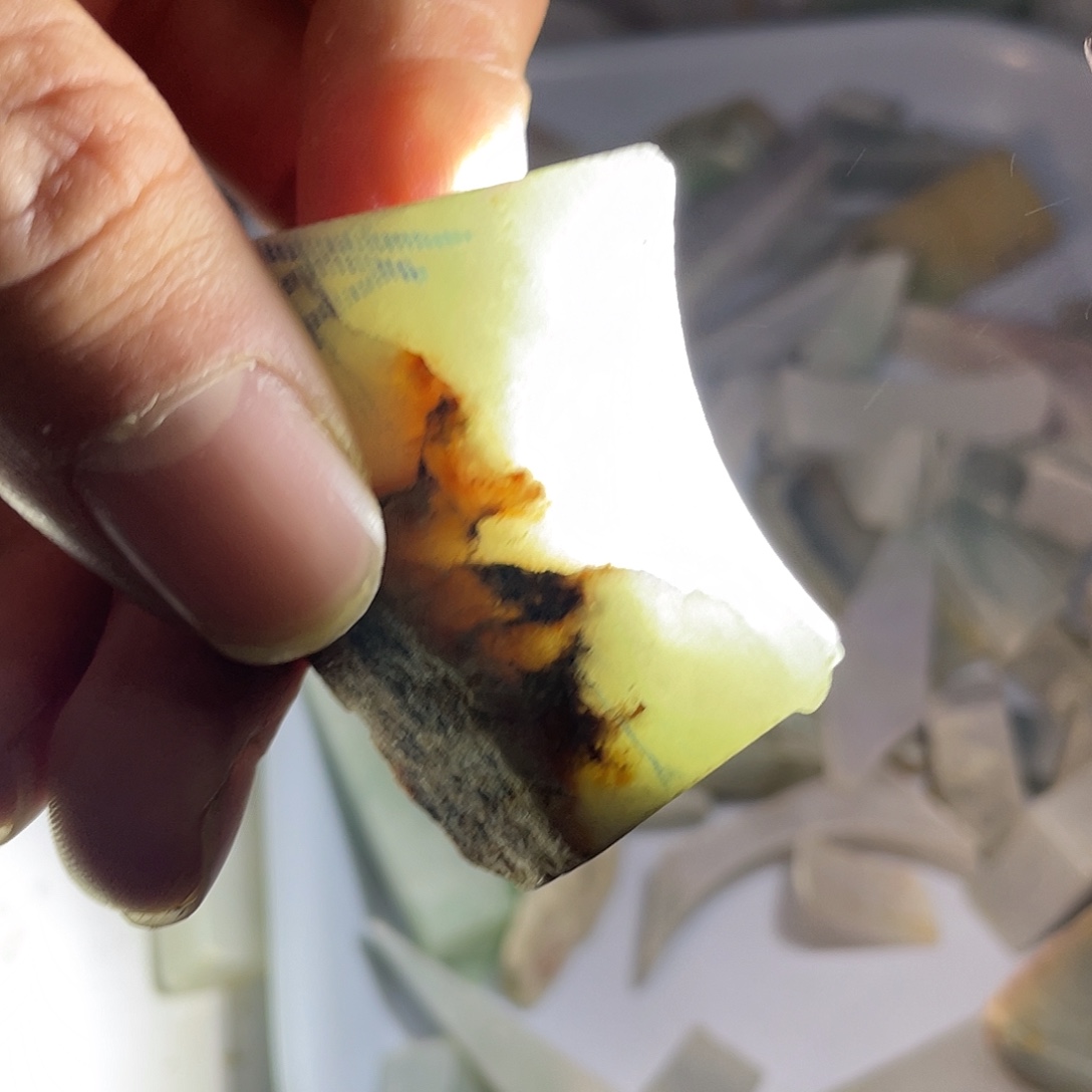 啊***绥翡翠未镶嵌颈饰翡翠