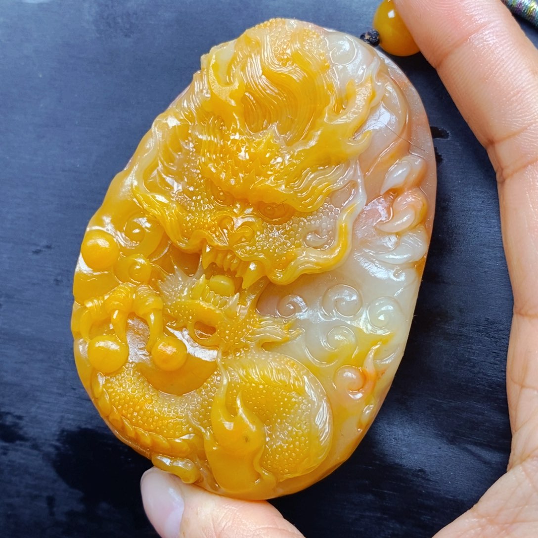 石英质玉（黄龙玉）颈饰未镶嵌