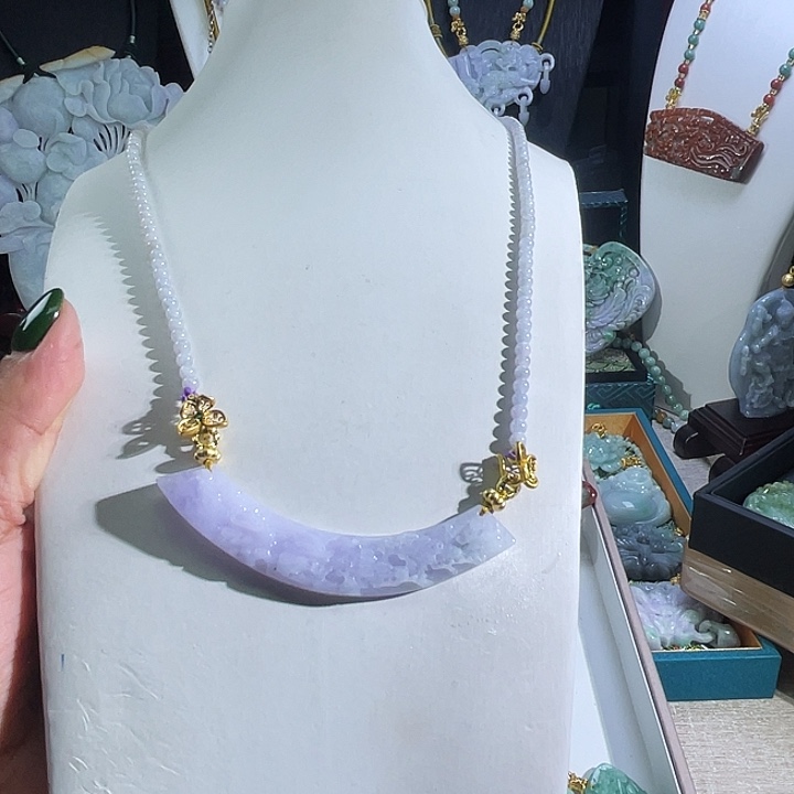 翡翠颈饰未镶嵌翡翠紫弯弯