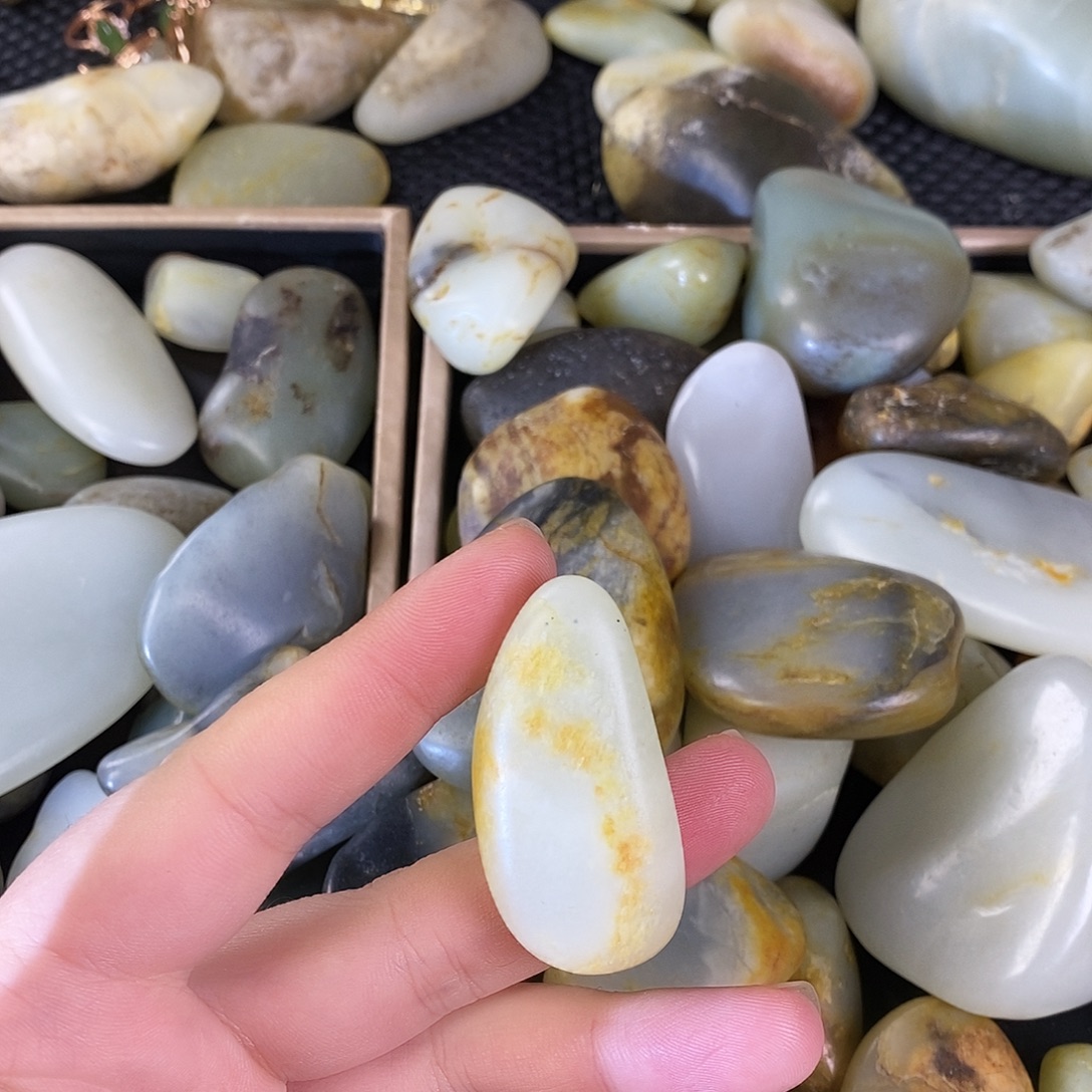 和田玉未镶嵌珠宝奇石