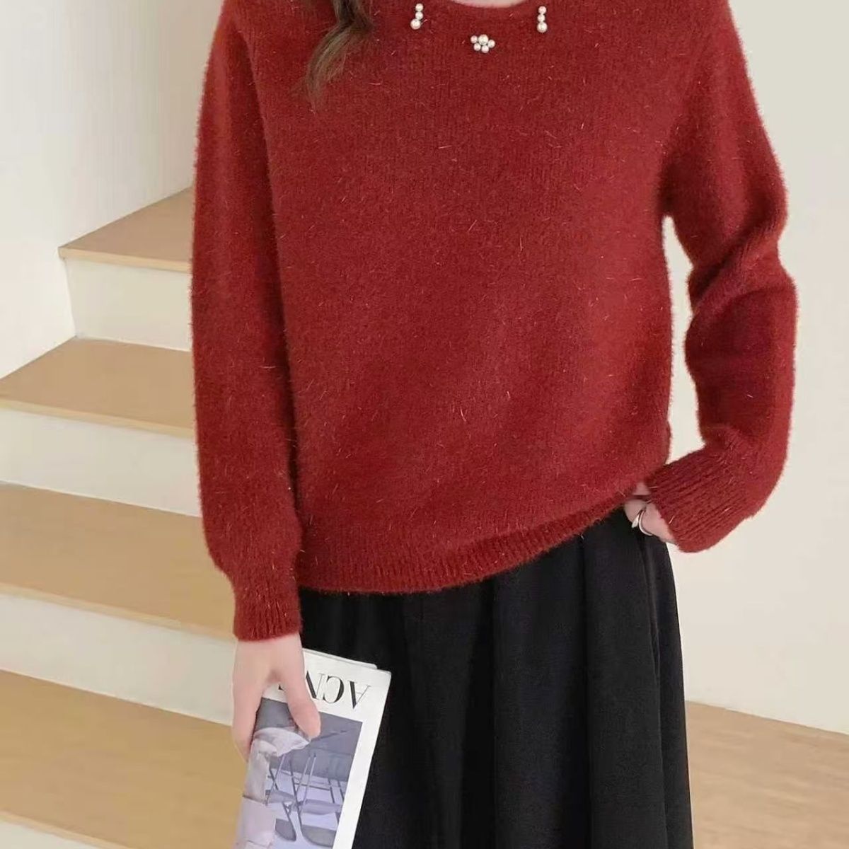 韩系设计感蕾丝拼接钉珠镂空挂脖针织衫女秋冬新款毛衣温柔打底衫