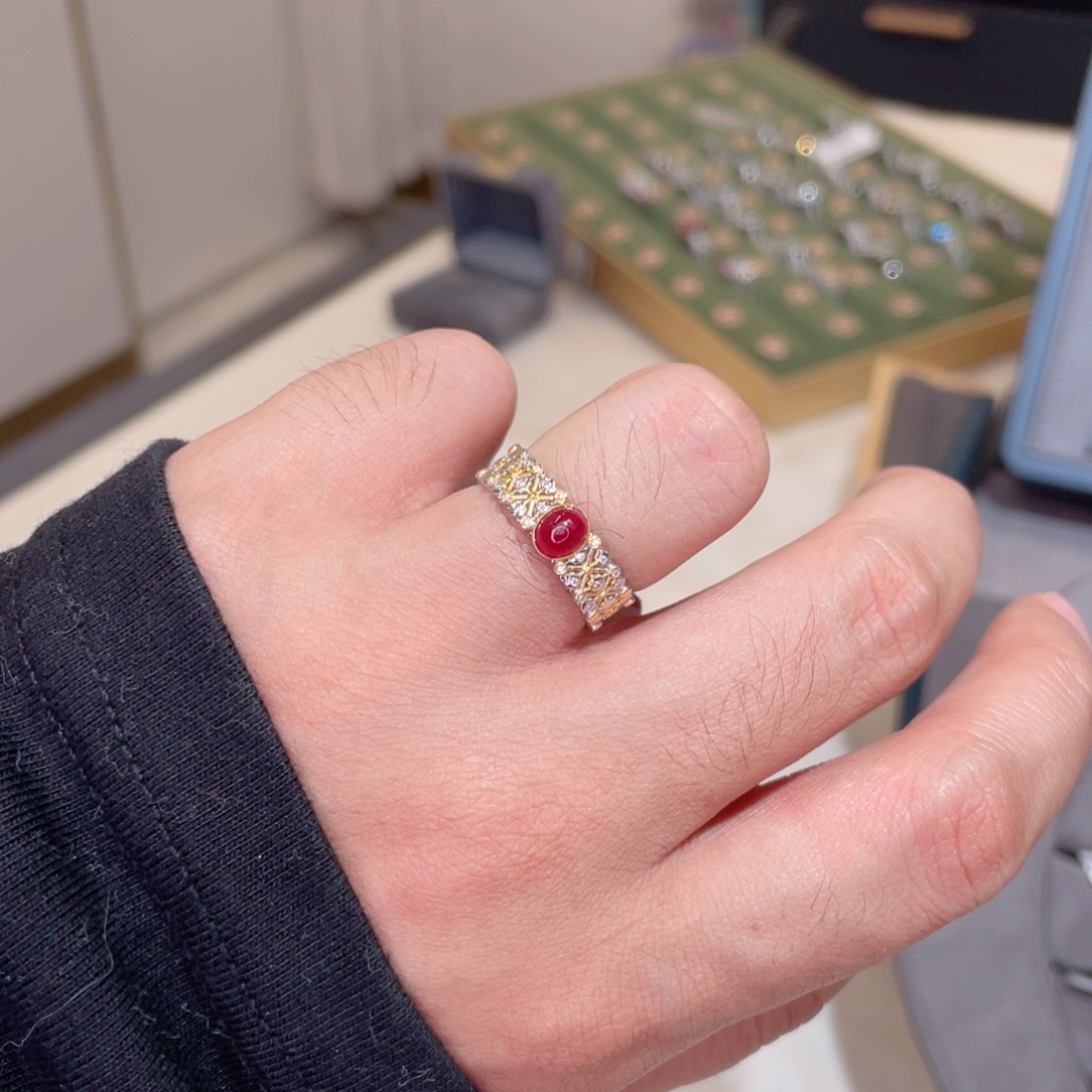 红宝石戒指18K金镶嵌0.78ct 