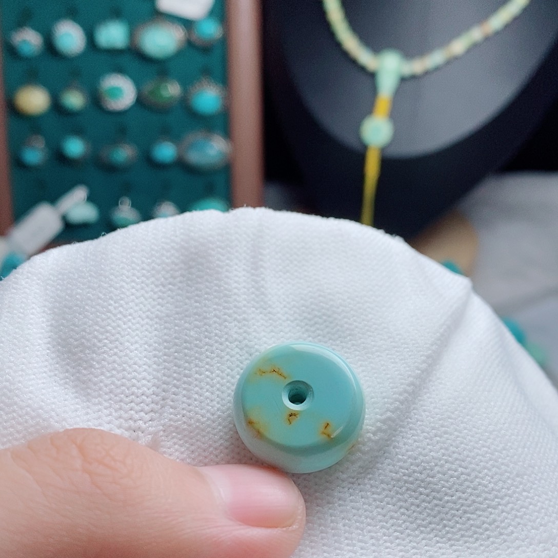 未镶嵌绿松石颈饰