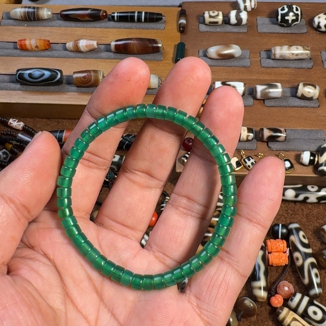 亥***玛瑙/玉髓未镶嵌珠宝奇石