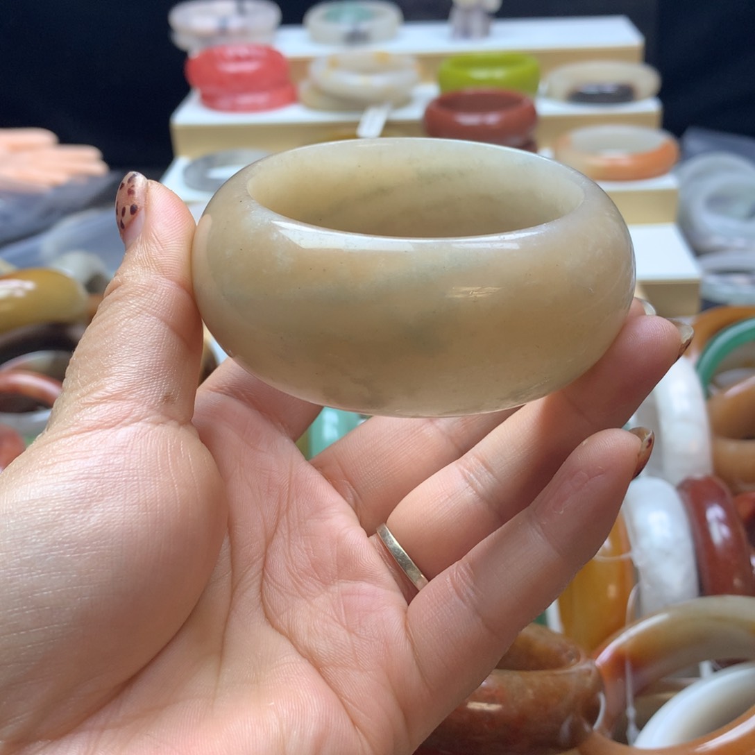 石英质玉手镯未镶嵌女*