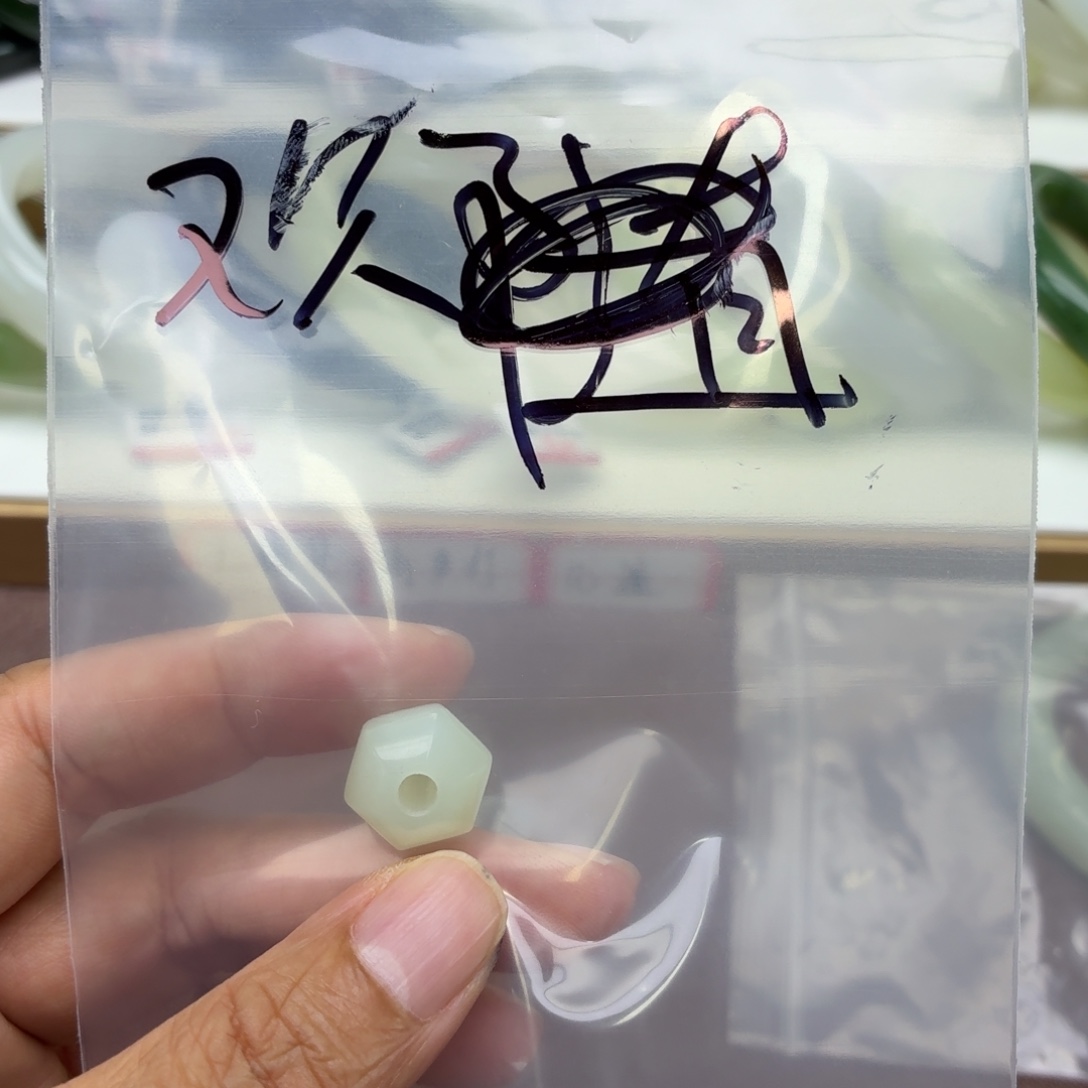 欢***儿和田玉手镯未镶嵌