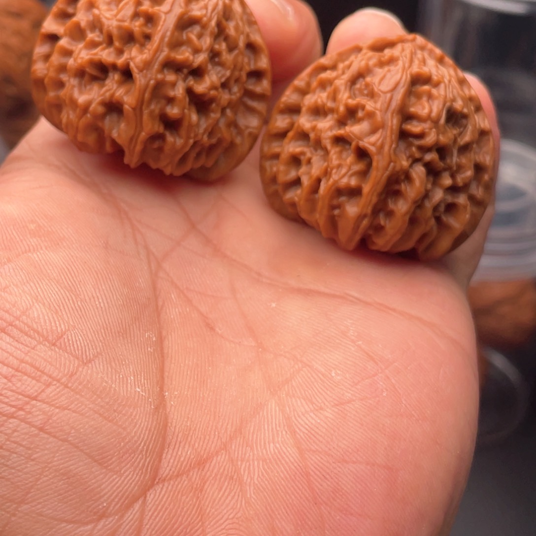 文玩核桃吊坠42三角白