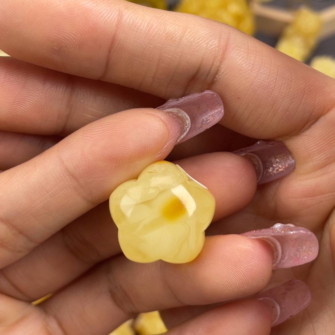 琥珀裸石未镶嵌蜜蜡