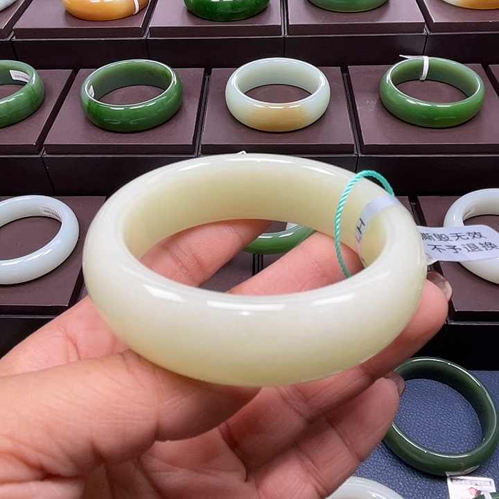 和田玉未镶嵌手镯5657