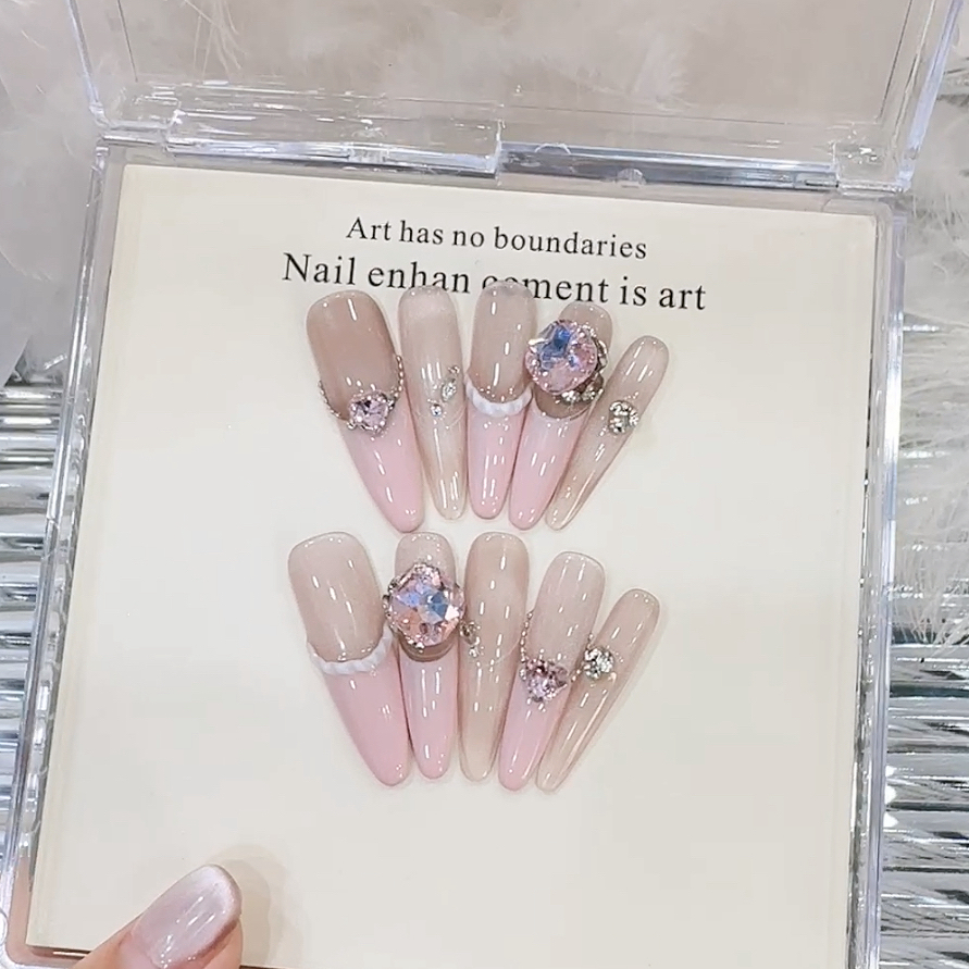 【粉黛佳人】纯手工美甲穿戴甲少女心纯欲感钻皮粉法式侧光玻璃珠