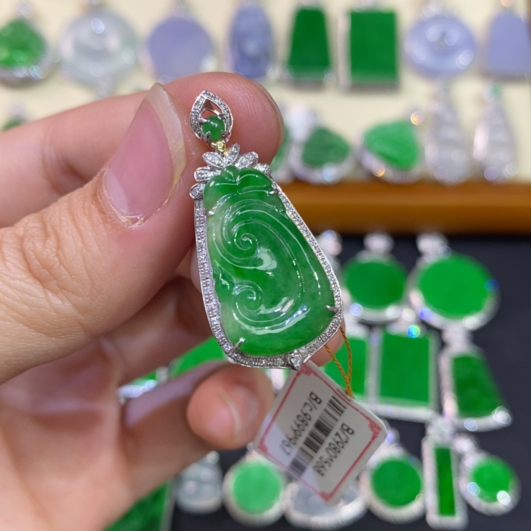 翡翠吊坠(不含链)18K金镶嵌