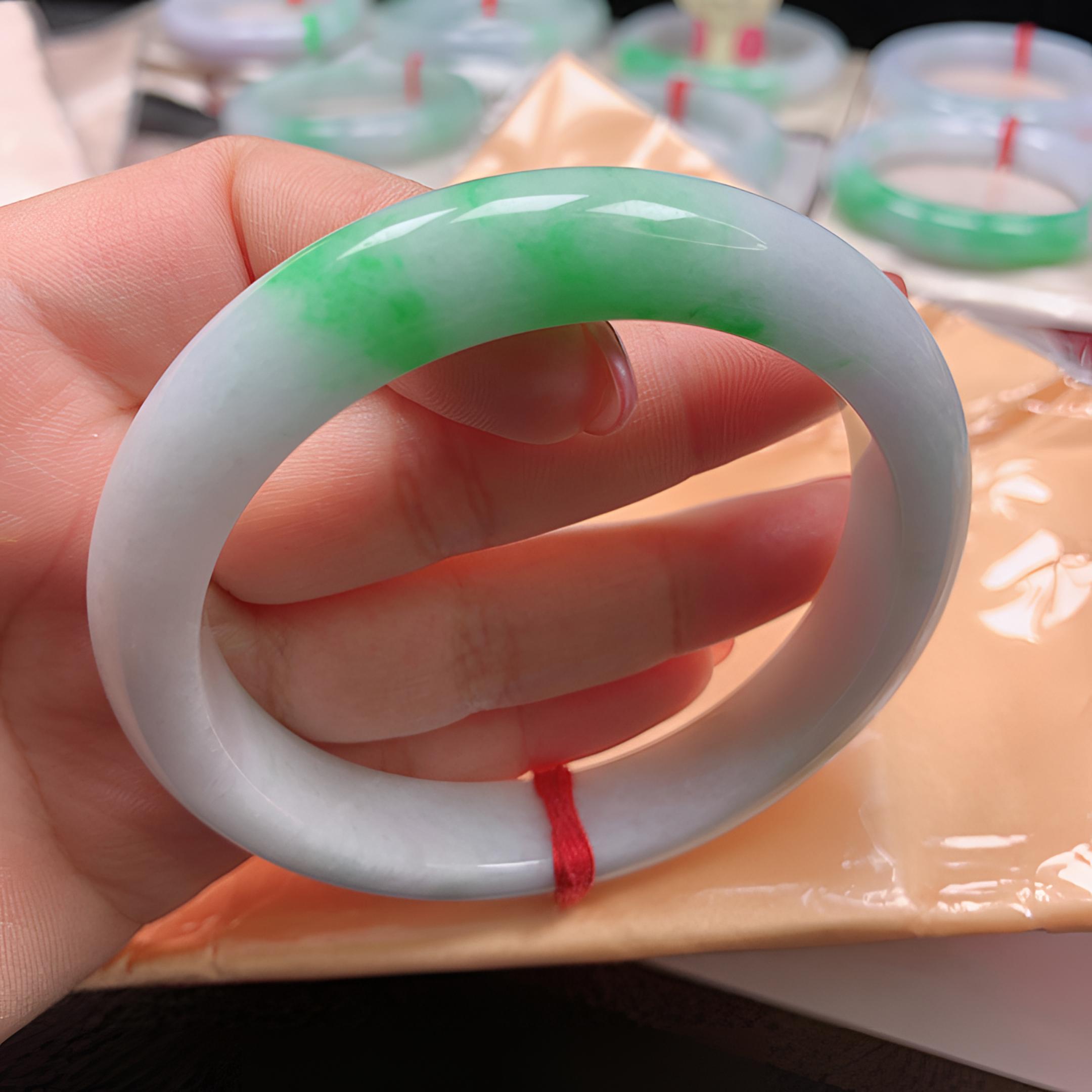 飘阳绿绿色60圈手镯