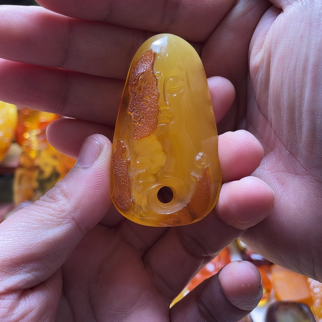 琥珀未镶嵌裸石吊坠