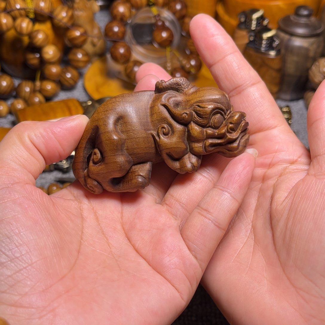 金丝楠貔貅手把玩