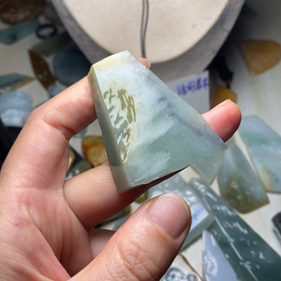 翡翠颈饰未镶嵌天然