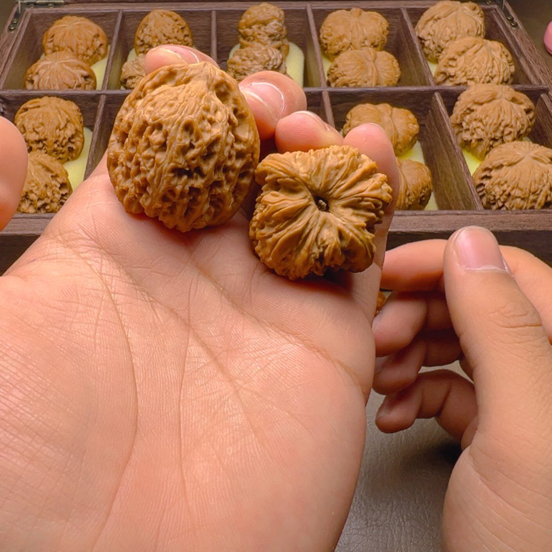 文玩核桃把件南疆石