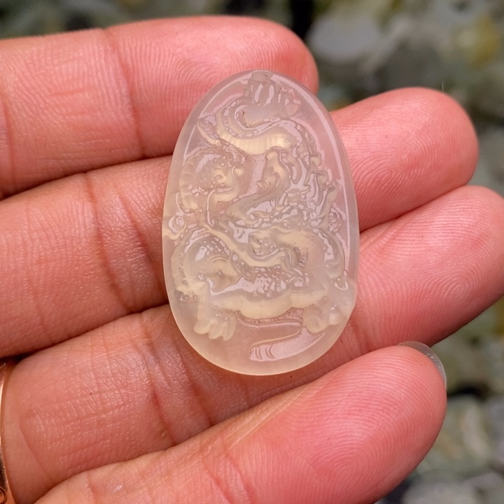 蛇纹石玉颈饰合金123