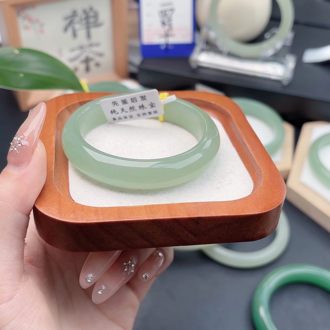 石英质玉未镶嵌手镯
