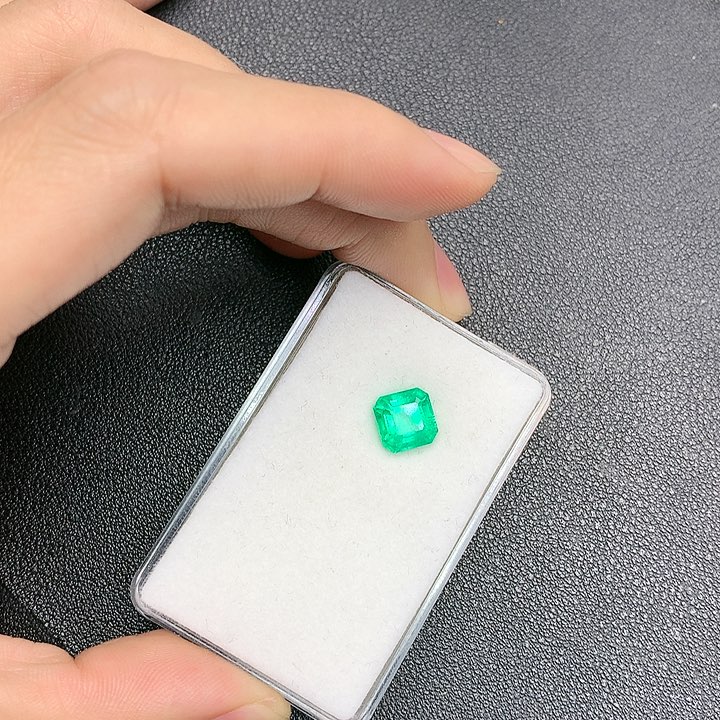 祖母绿裸石未镶嵌哥伦比亚微油2.39克拉