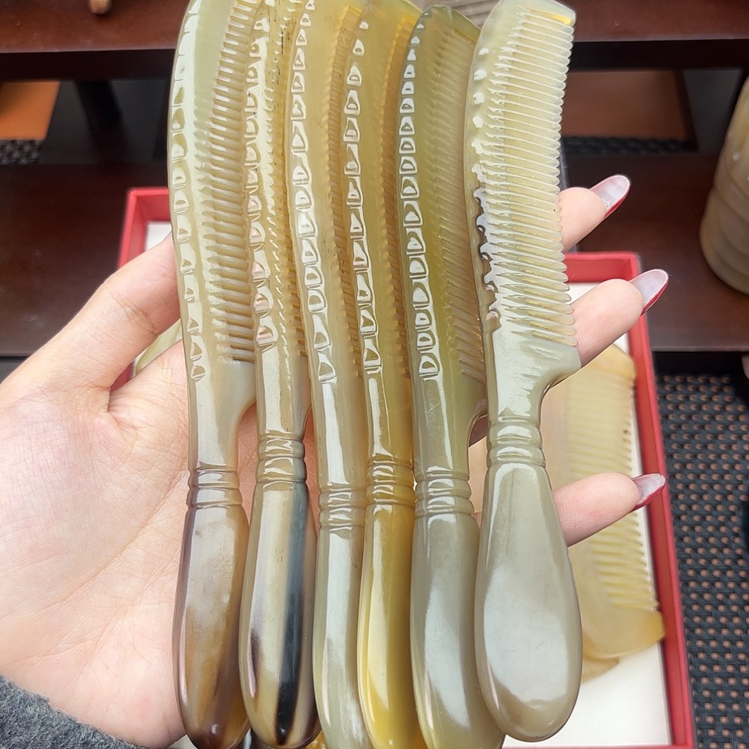 纯手工制作纯牛角梳子