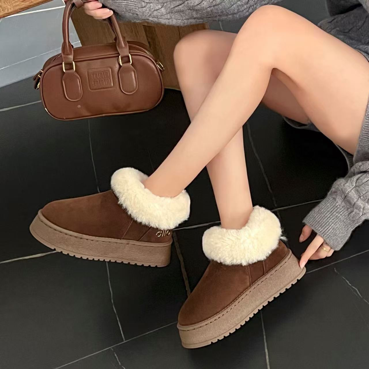 买一送一，厚底休闲风青春潮流网红时尚雪地靴时尚