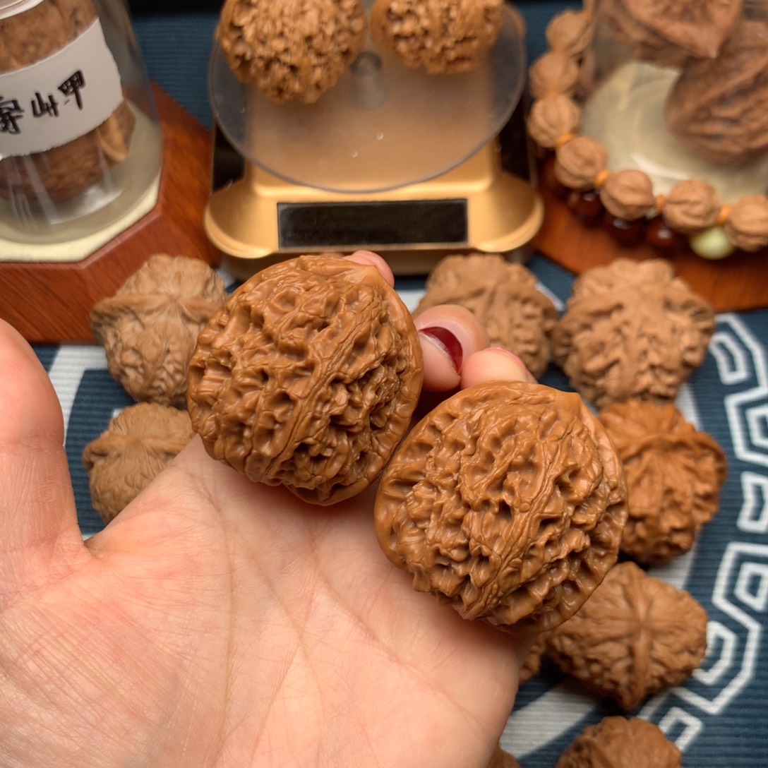 文玩核桃把件全家福水龙纹41（修）