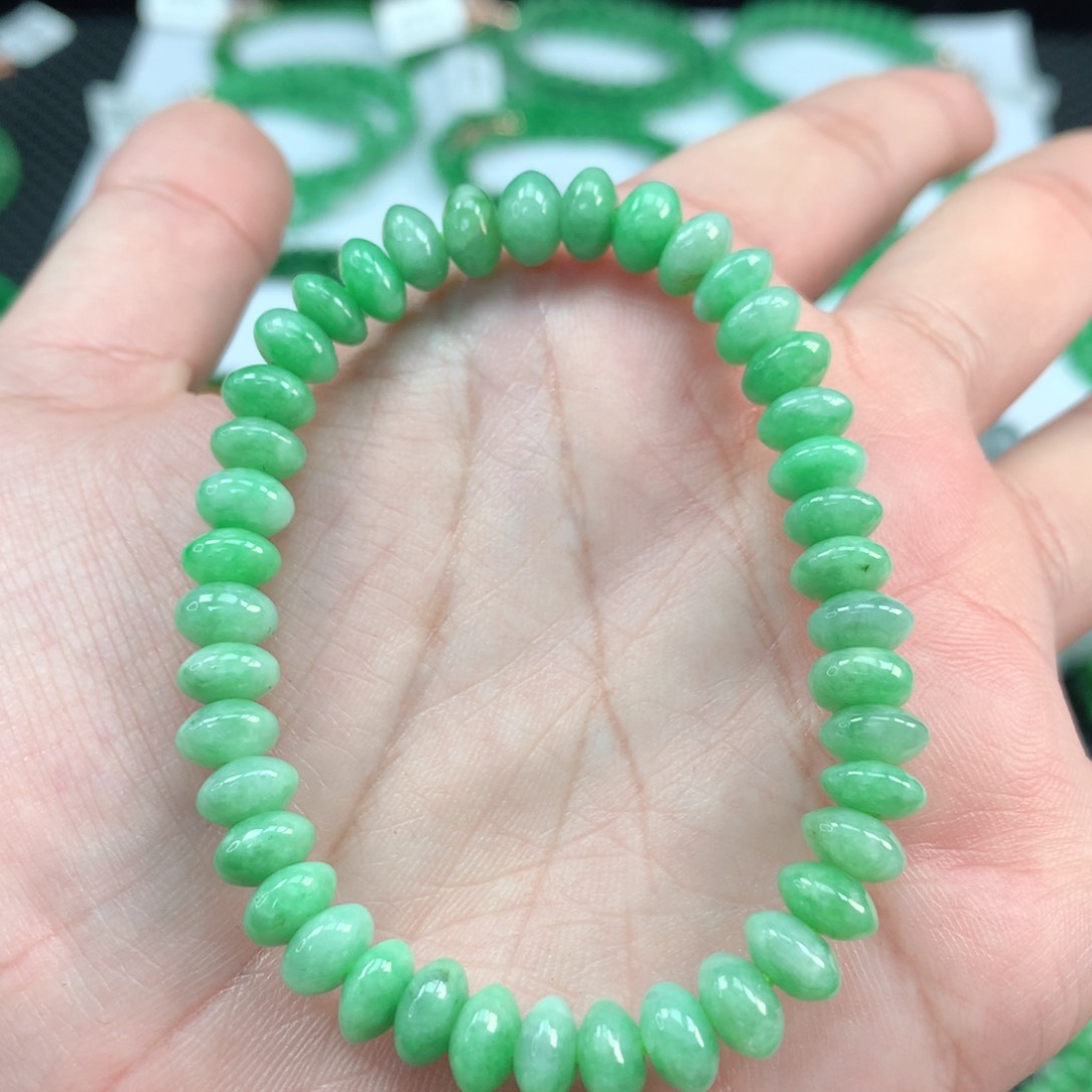 翡翠手链未镶嵌翡翠