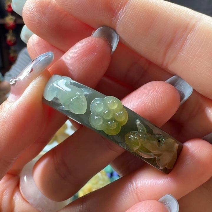 定制翡翠未镶嵌手牌