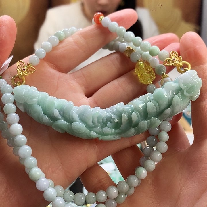 翡翠颈饰未镶嵌吊坠