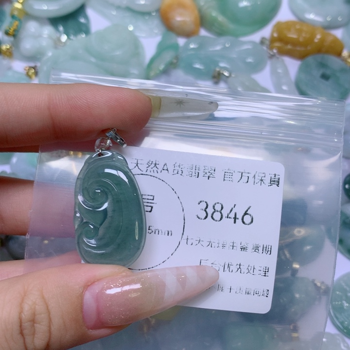 翡翠未镶嵌颈饰翡翠
