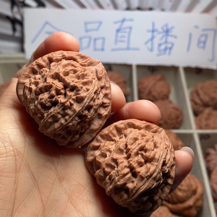 文玩核桃吊坠三角白