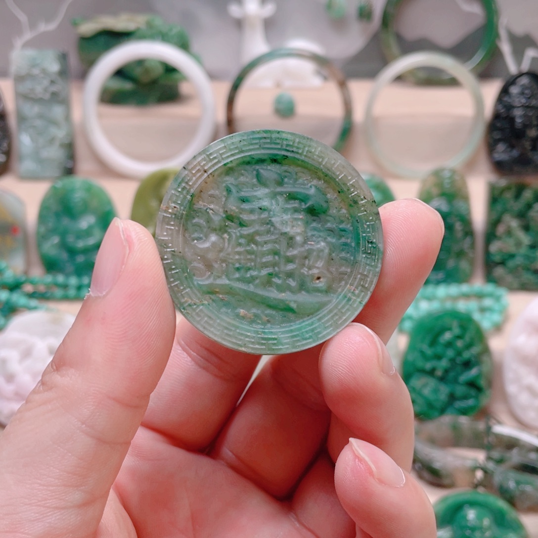 独山玉未镶嵌颈饰