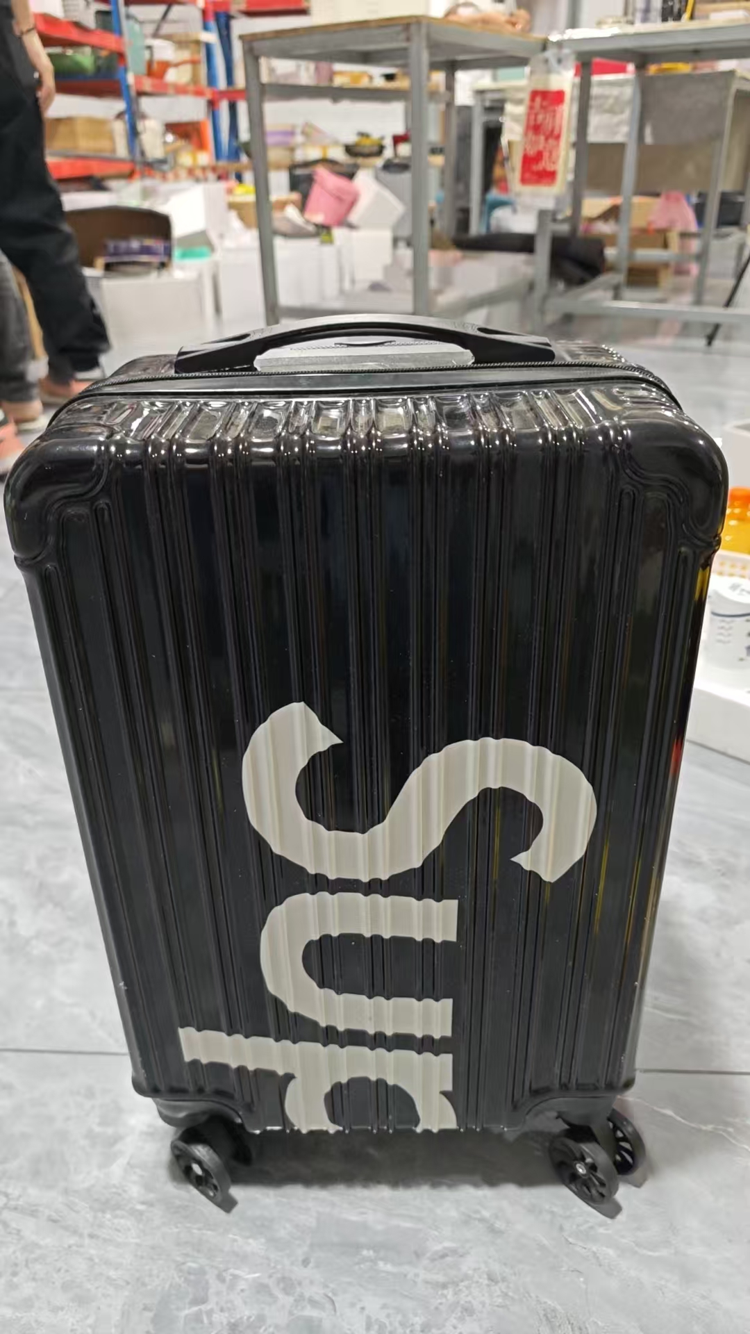 高颜值字母行李箱AY