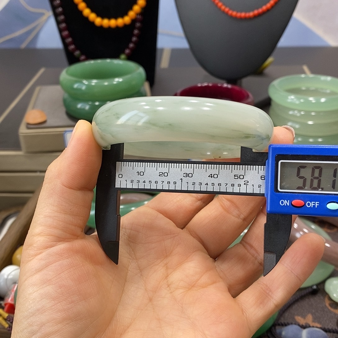 石英岩玉未镶嵌手链