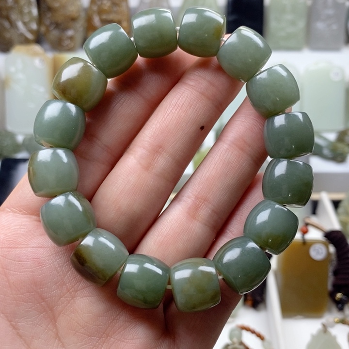 和田玉（糖玉）颈饰未镶嵌