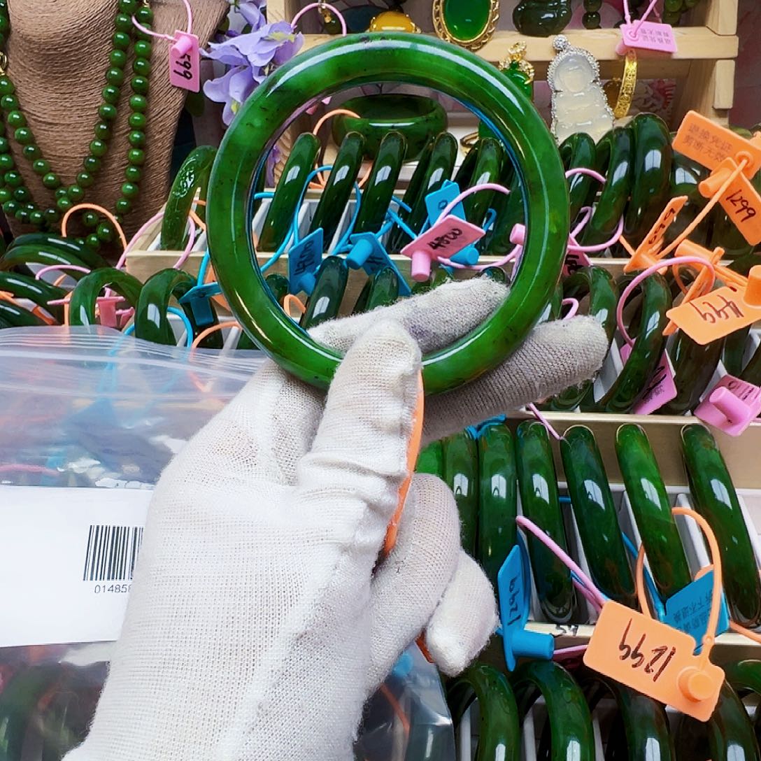 和田玉未镶嵌手镯