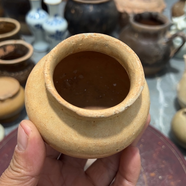 摆件陶泛**舟一个比较小的没有任何充线的罐子