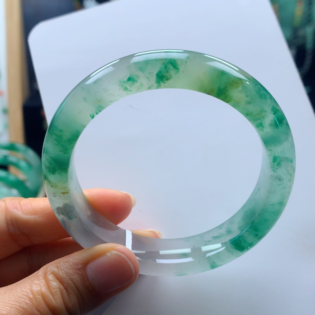 未镶嵌手镯石英质玉