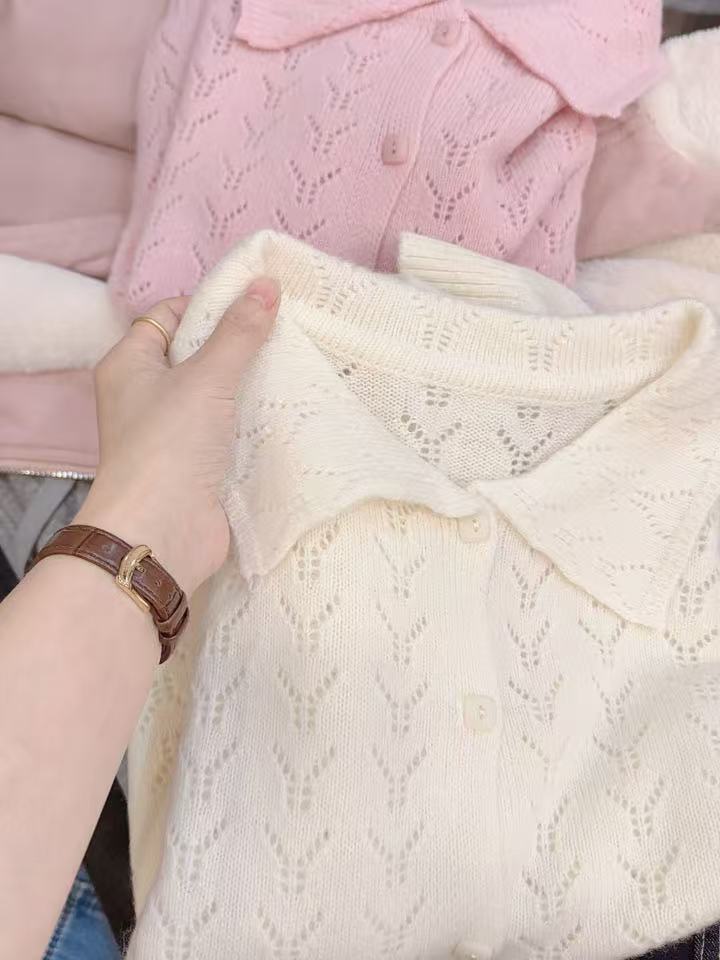 七言家巨好看  #米白镂空翻领方扣软糯毛衣开衫3336