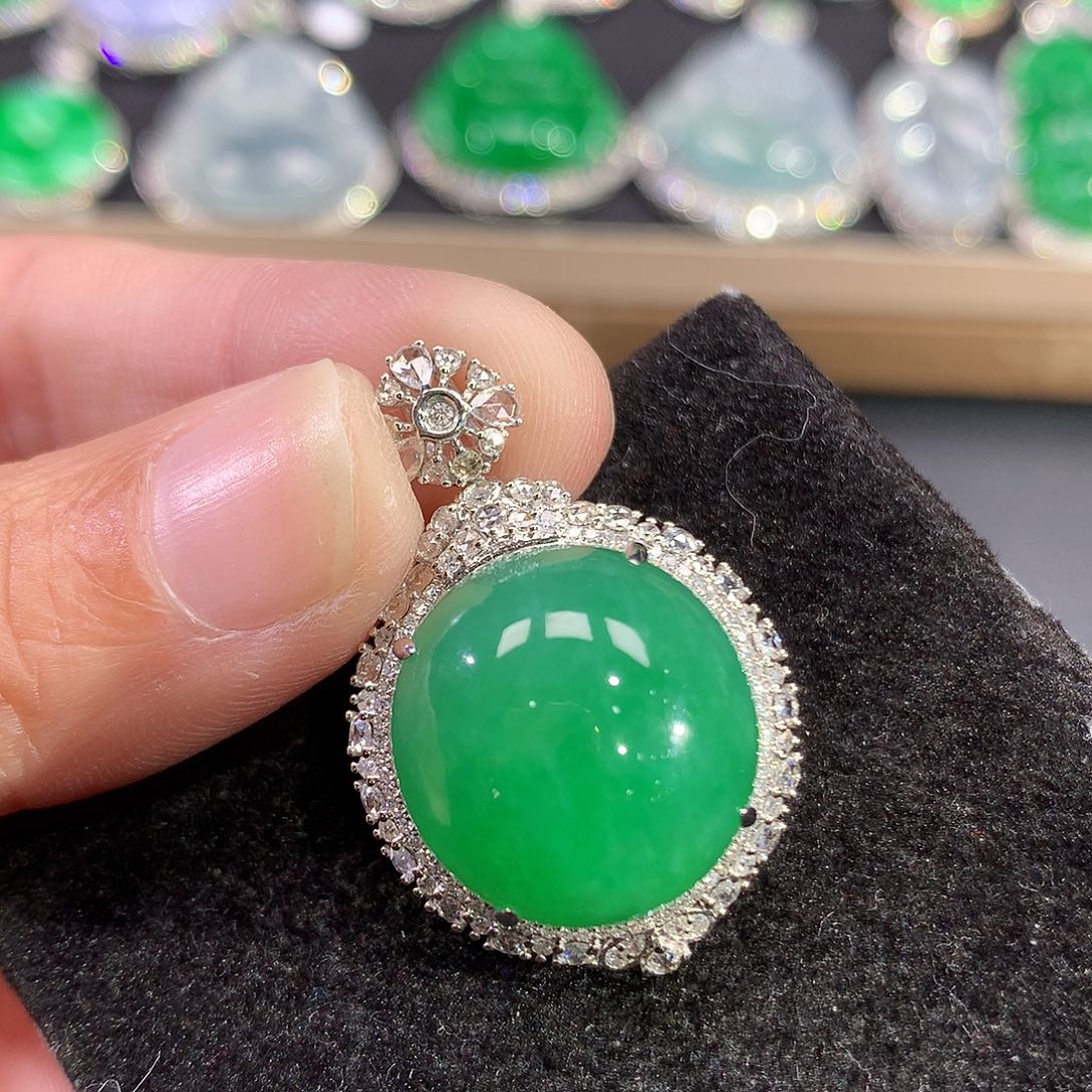 翡翠吊坠(赠链)18K金镶嵌