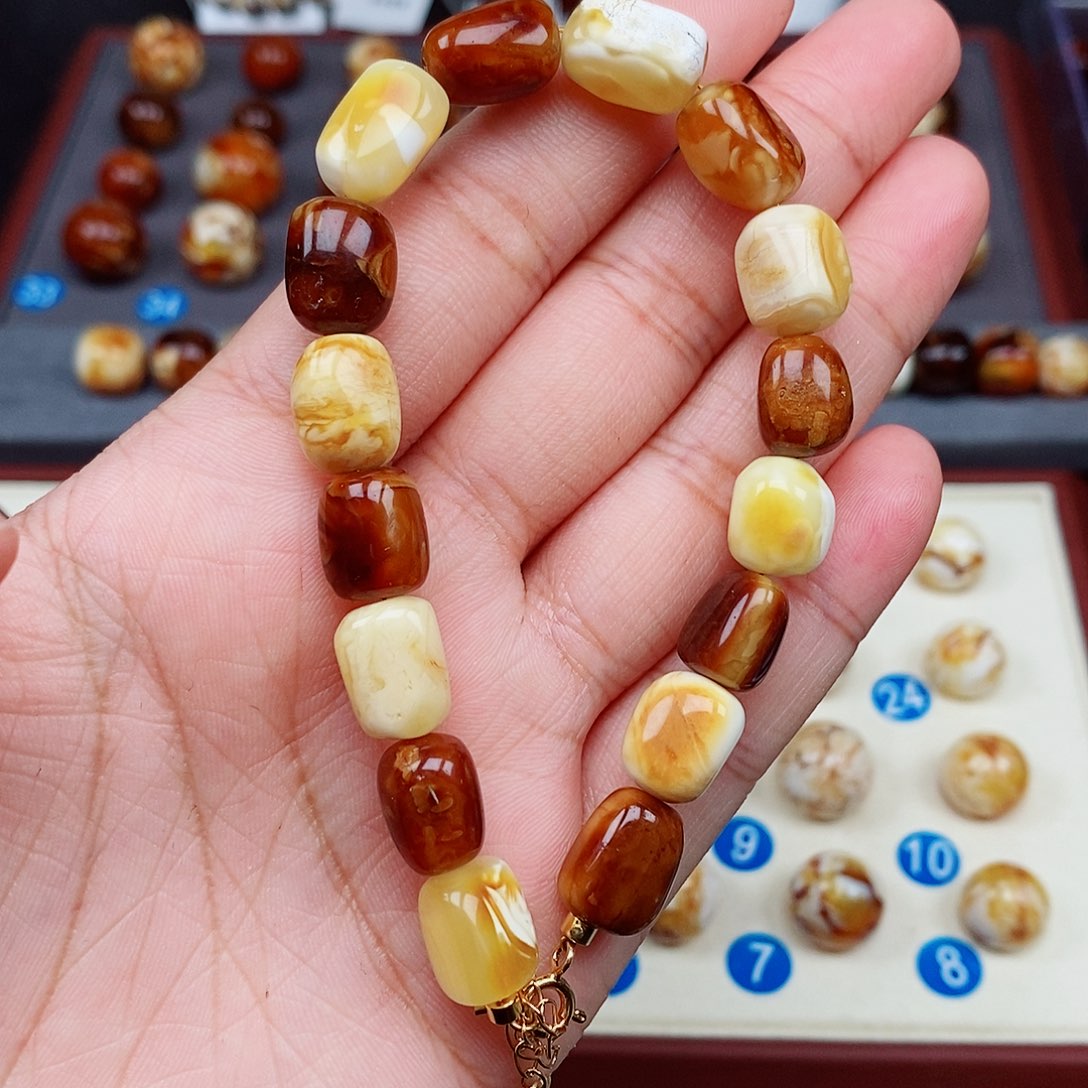 蜜蜡裸石未镶嵌蜜蜡