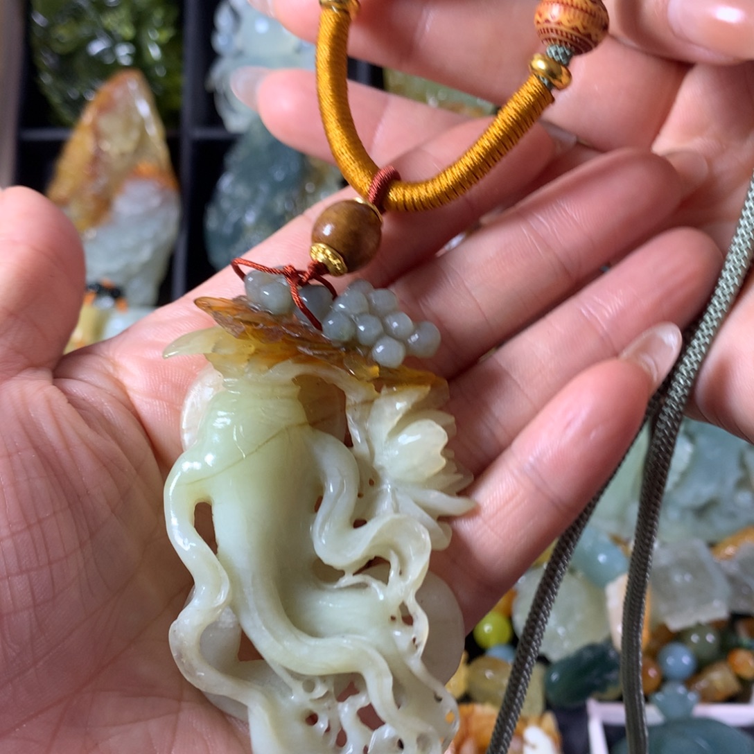 岫玉未镶嵌吊坠(赠链)