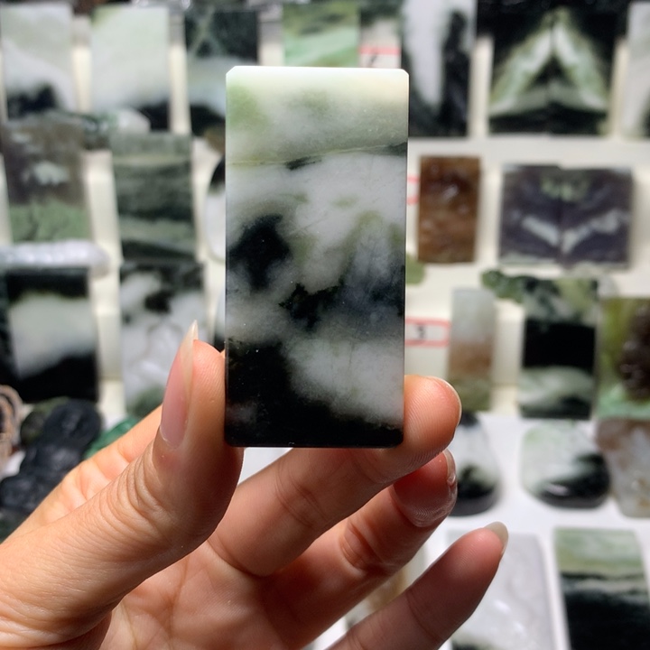 独山玉未镶嵌颈饰