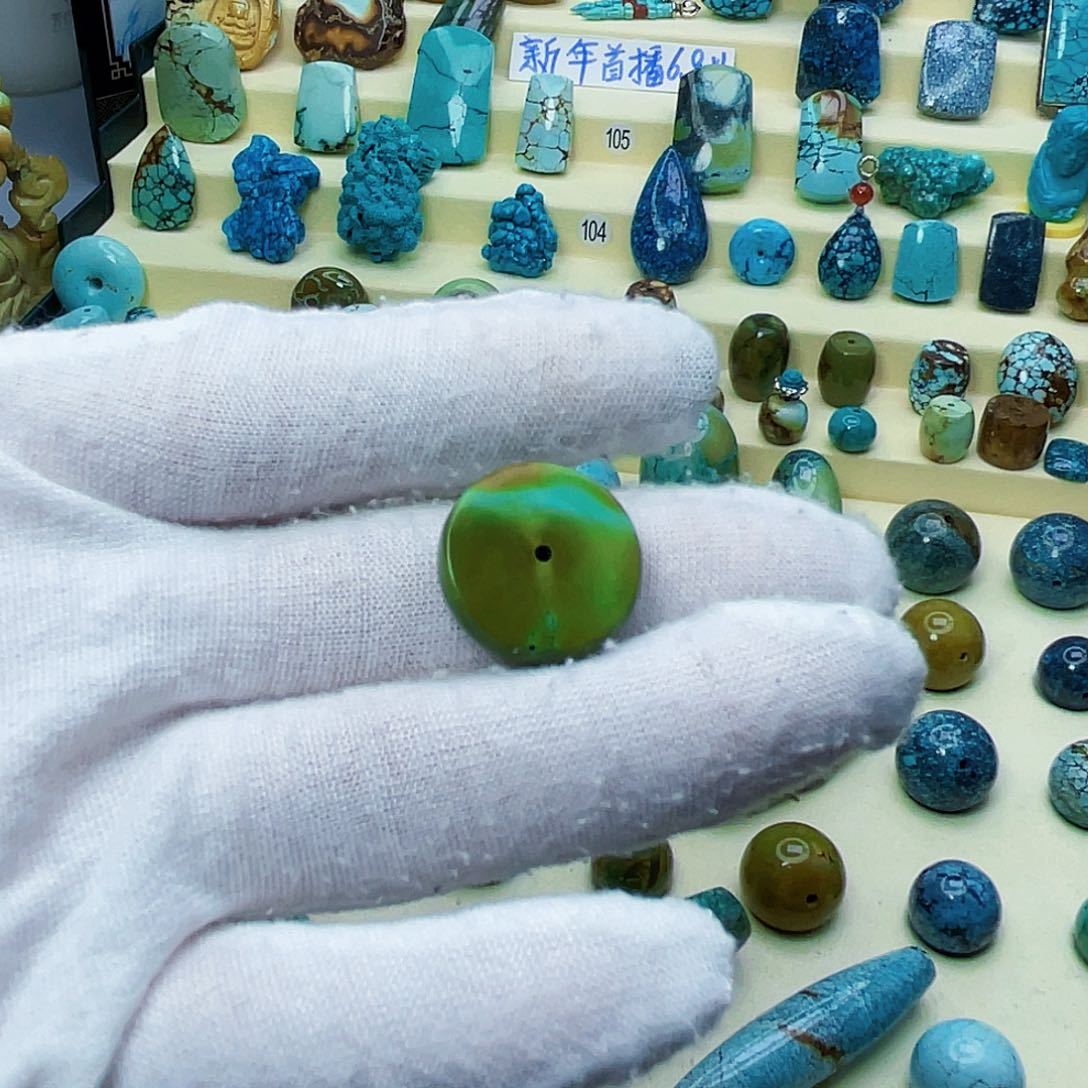 绿松石颈饰未镶嵌