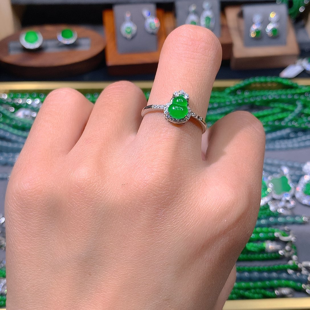 翡翠耳饰未镶嵌天然翡翠