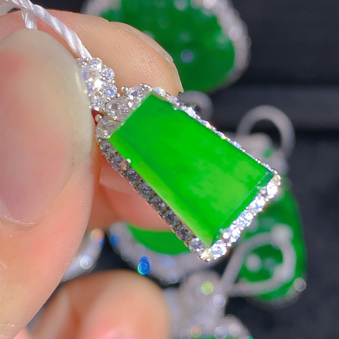 翡翠颈饰银S925镶嵌吊坠