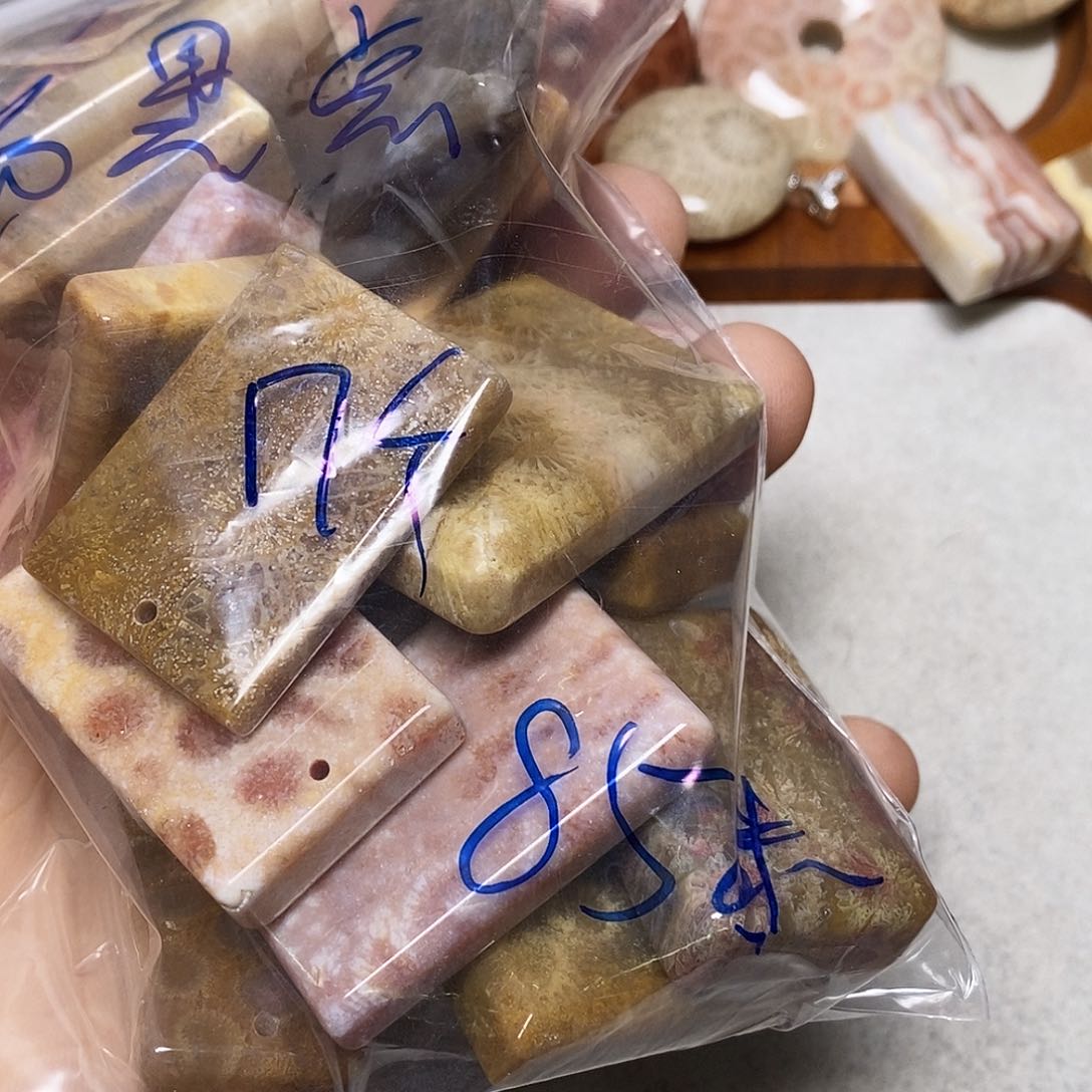 硅化玉颈饰未镶嵌碧**龙
