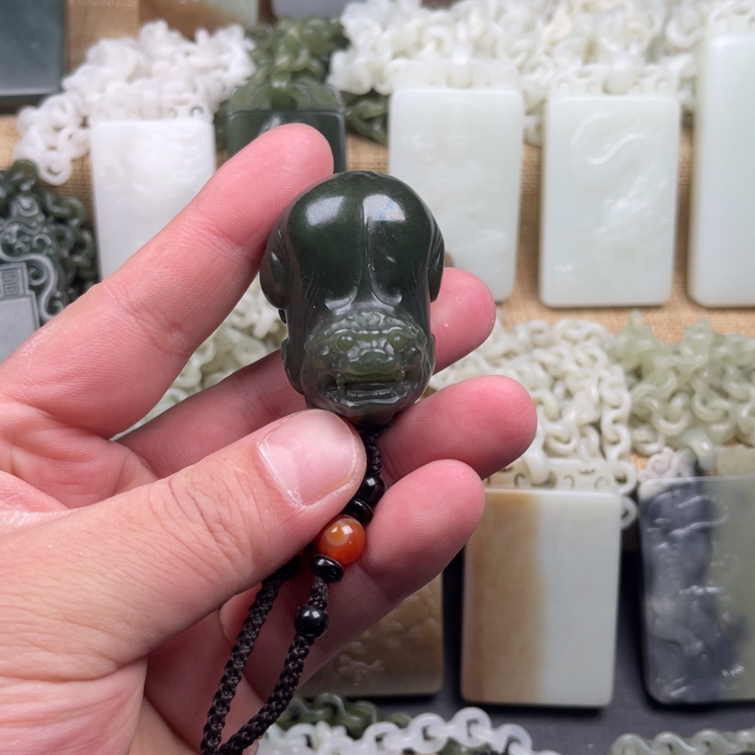 和田玉未镶嵌颈饰